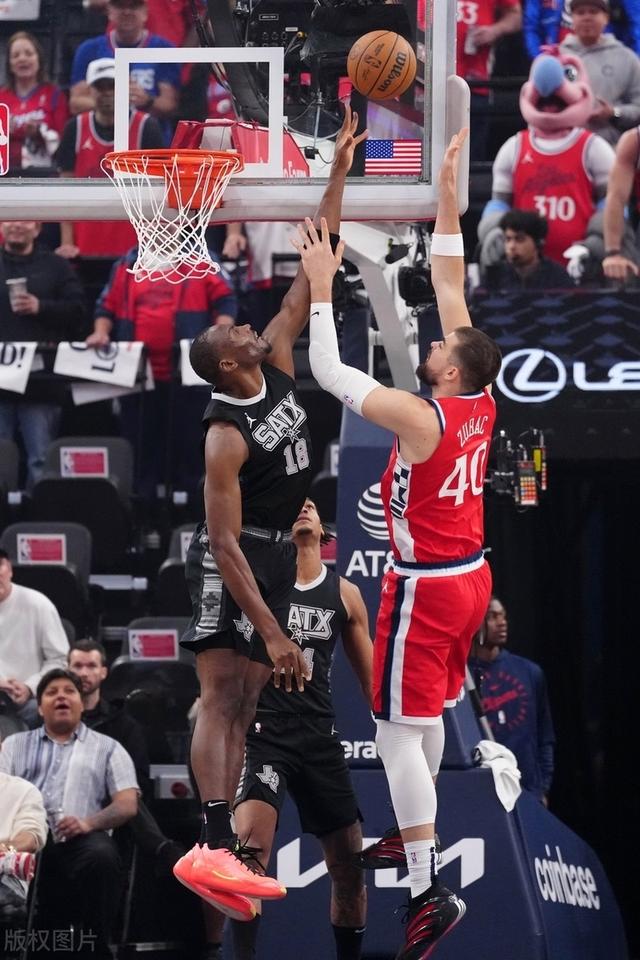 哈登连续十场比赛得分超过惊险取胜，法国队挑战极限！的简单介绍-九游app下载